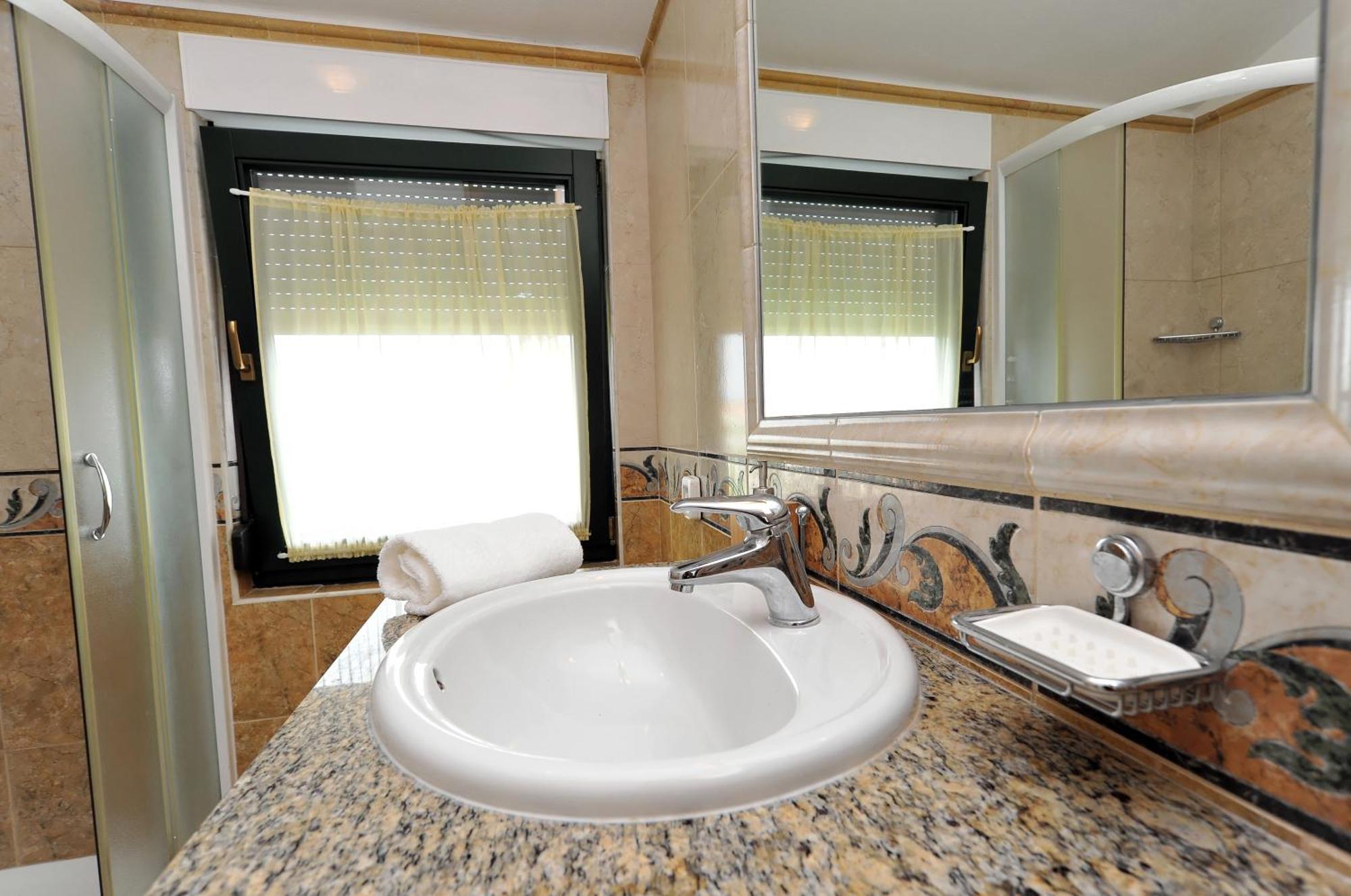 Apartments Villa Eden Preko Exterior photo